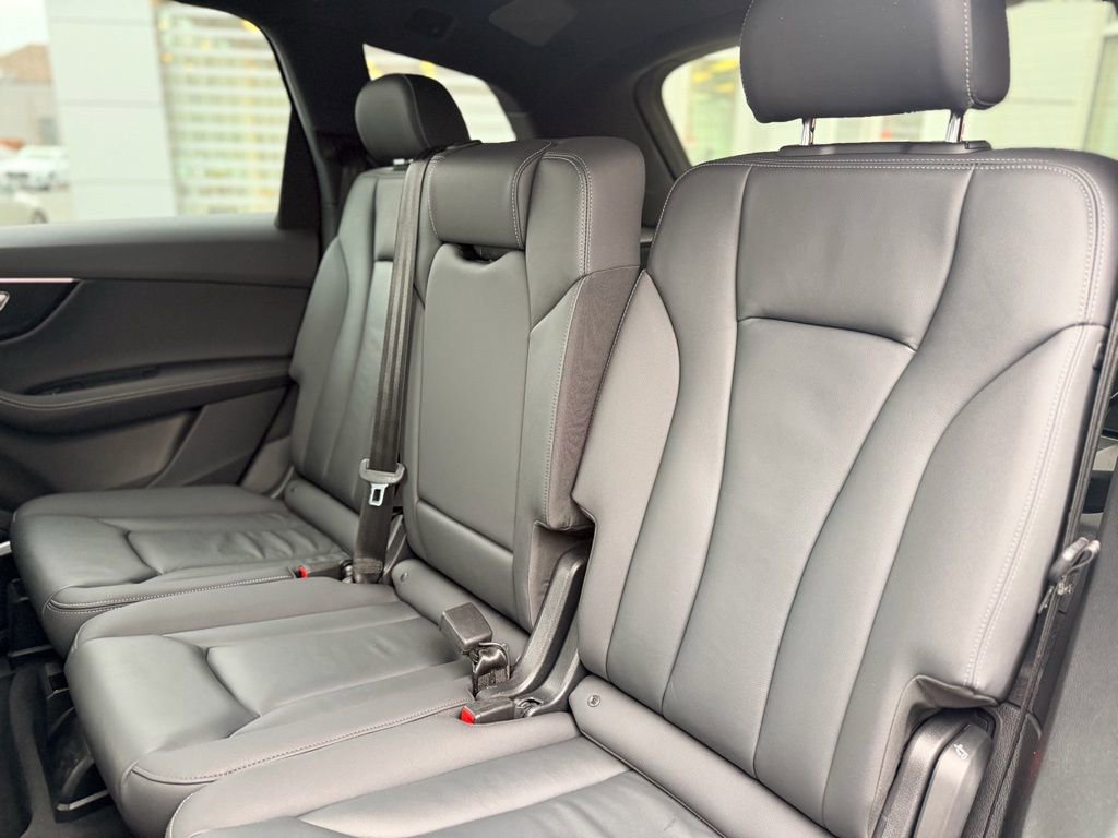 Certified 2025 Audi Q7 3.0T Premium Plus image 15