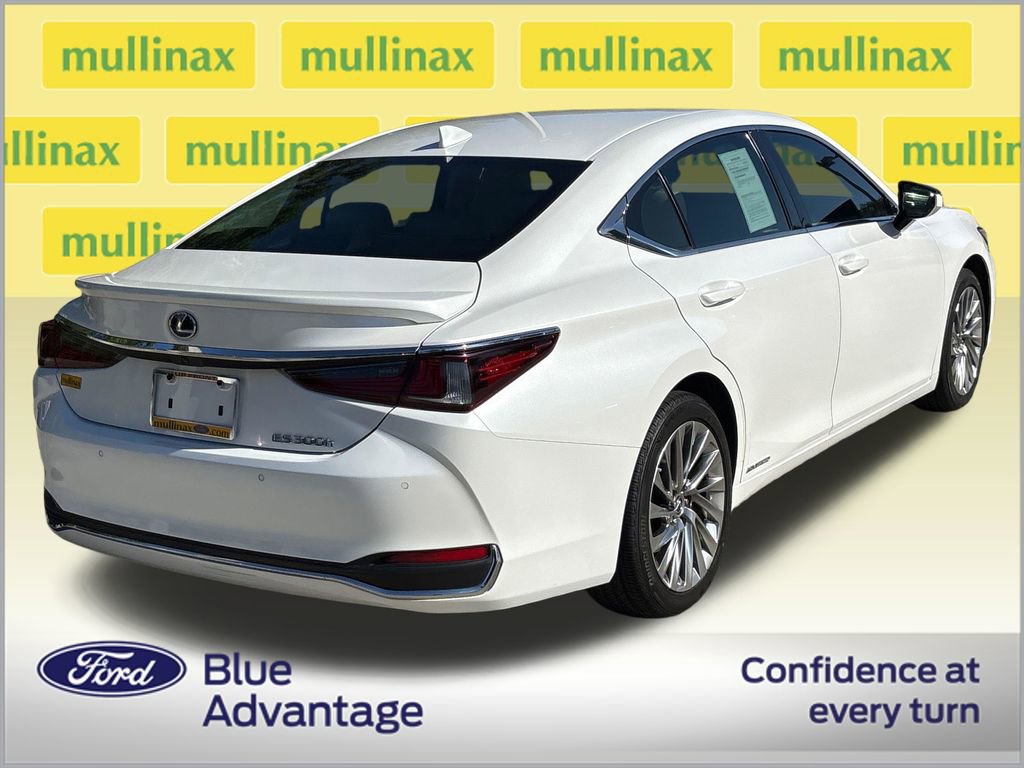 Used 2022 Lexus ES 300h w/ Luxury Package FWD image 4