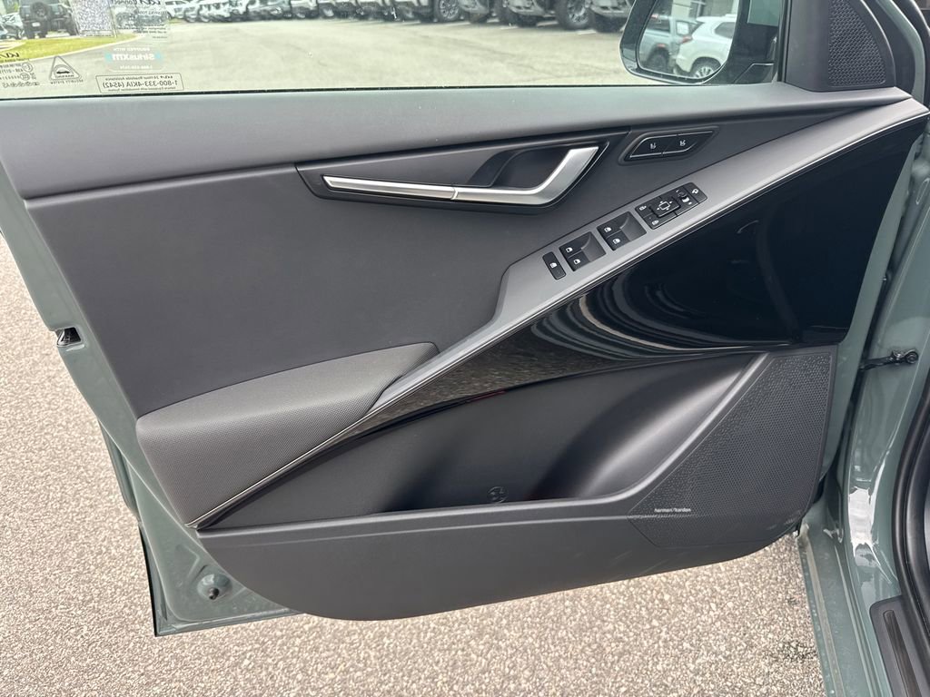 New 2025 Kia Niro SX Touring image 10