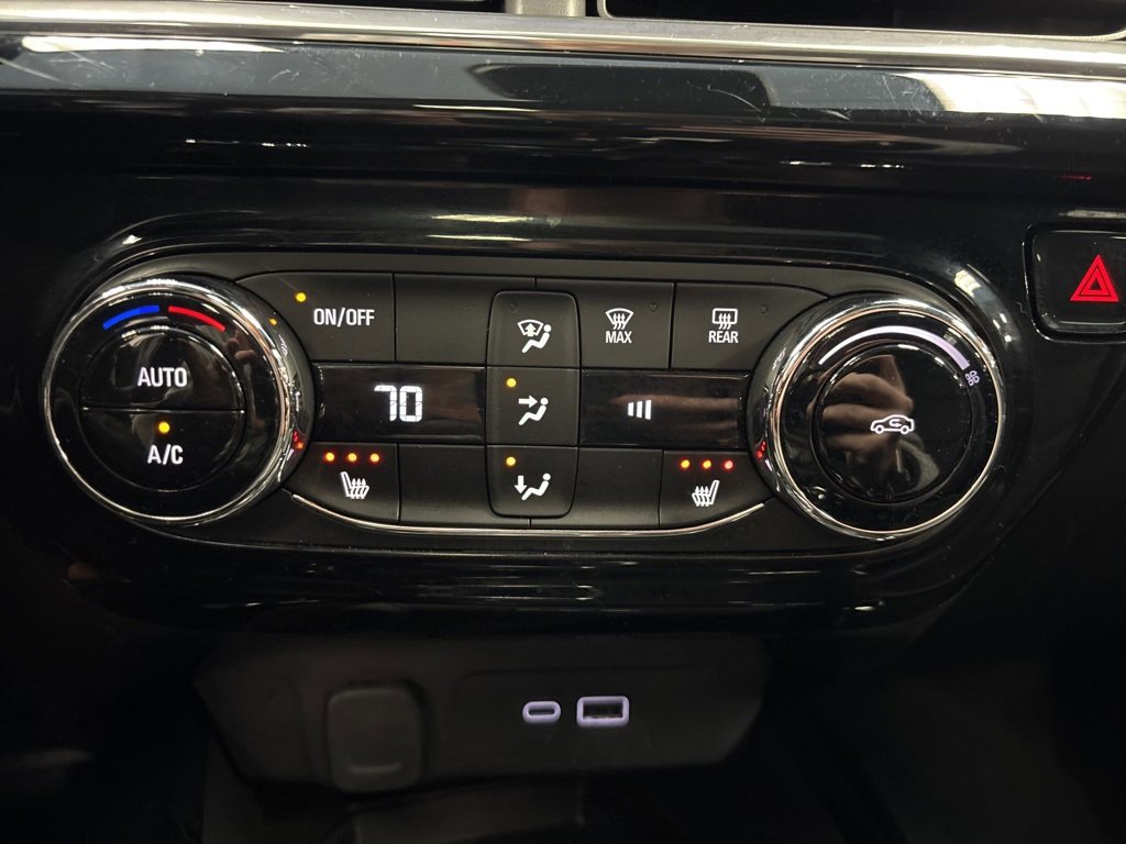 Certified 2025 Chevrolet Trax RS w/ Sunroof Package image 33