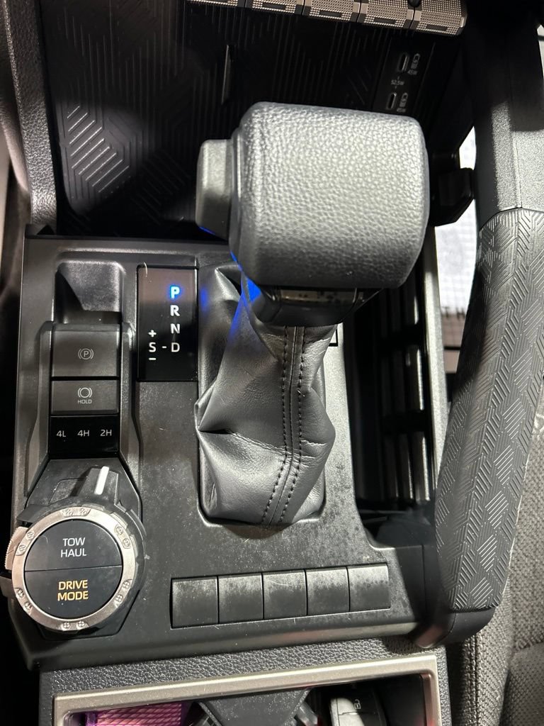 Used 2025 Toyota 4Runner SR5 AWD/4WD image 32