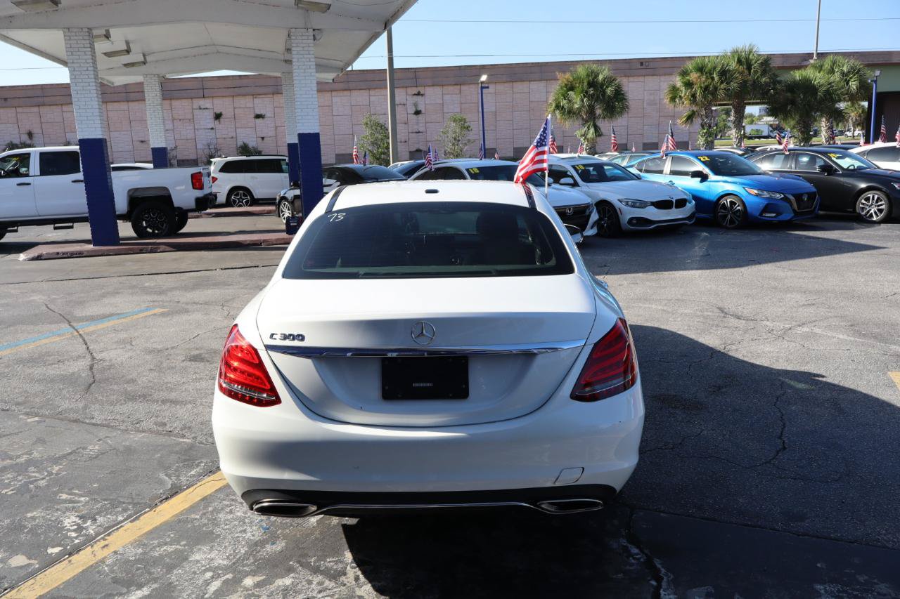 Used 2017 Mercedes-Benz C 300 Sedan image 4