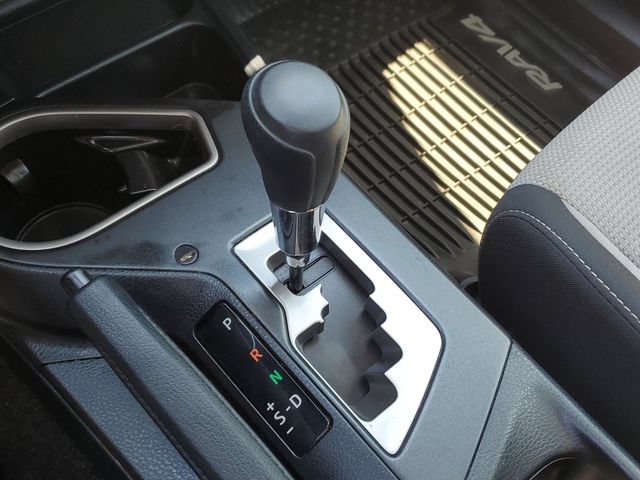 Used 2018 Toyota RAV4 XLE AWD/4WD image 20