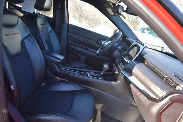 Used 2025 Jeep Compass Trailhawk image 15