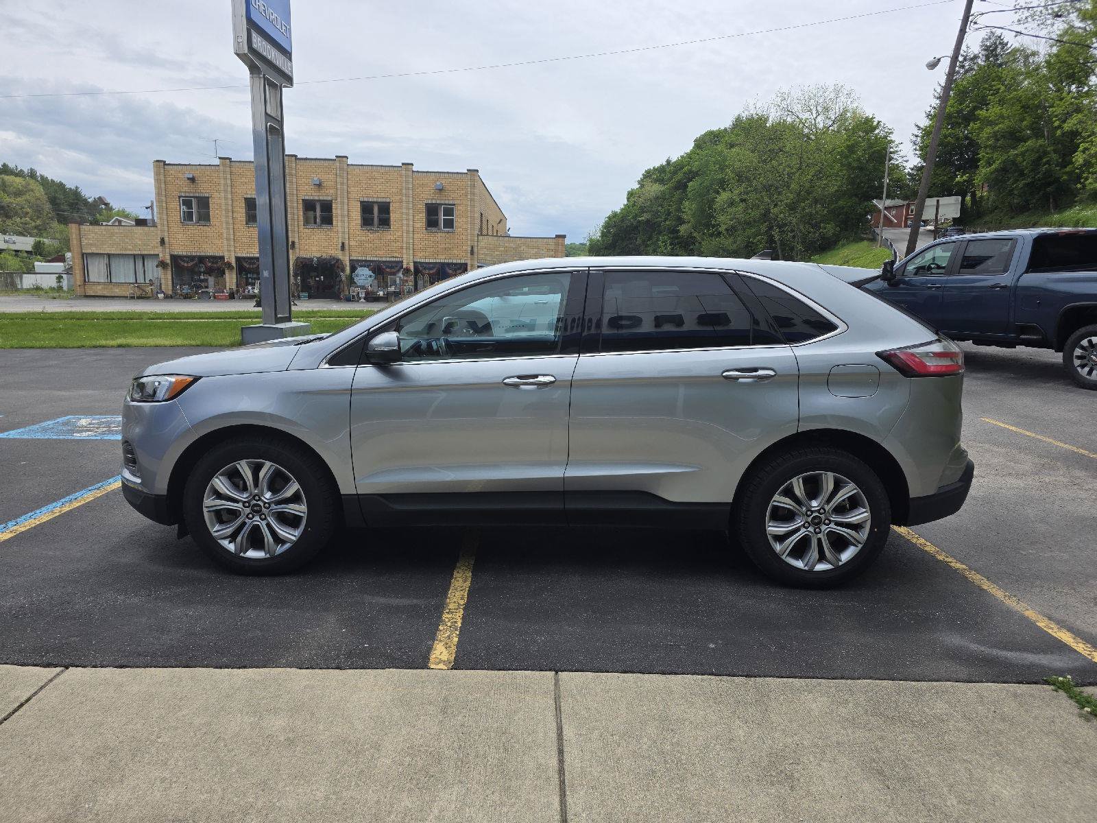 Used 2024 Ford Edge Titanium AWD/4WD image 5