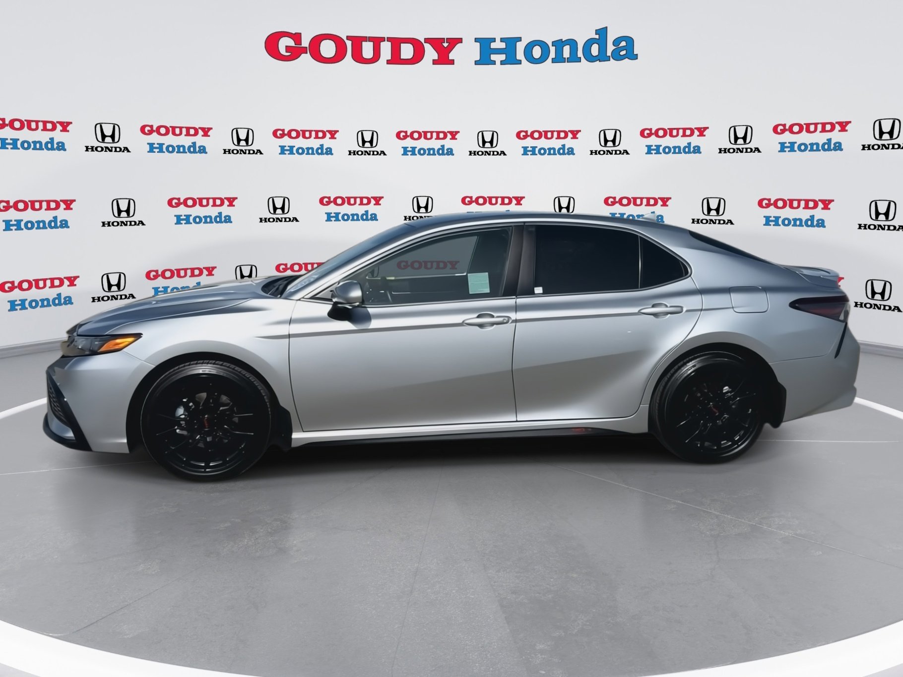 Used 2024 Toyota Camry SE image 5