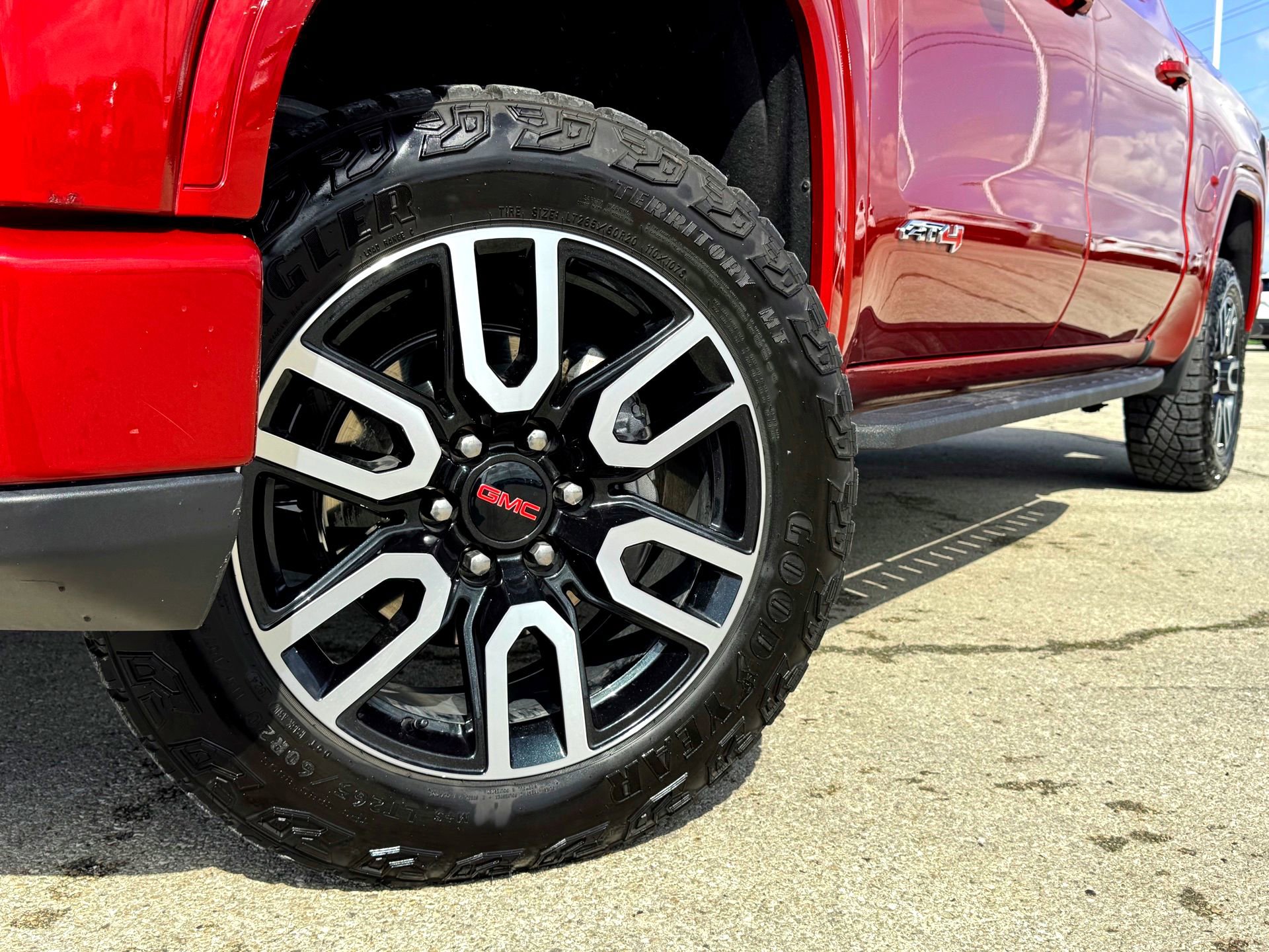 Used 2024 GMC Sierra 1500 AT4 w/ Technology Package image 2