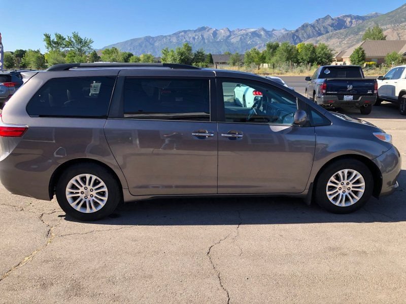 Used 2015 Toyota Sienna XLE FWD image 6