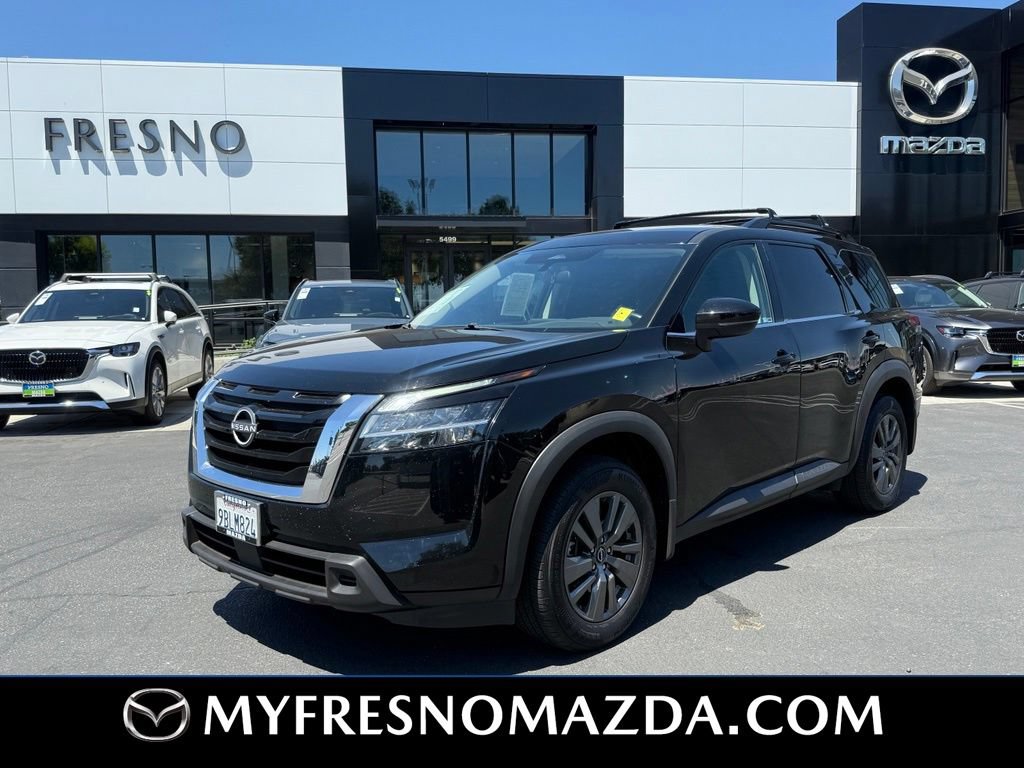 Used 2022 Nissan Pathfinder SV FWD image 1