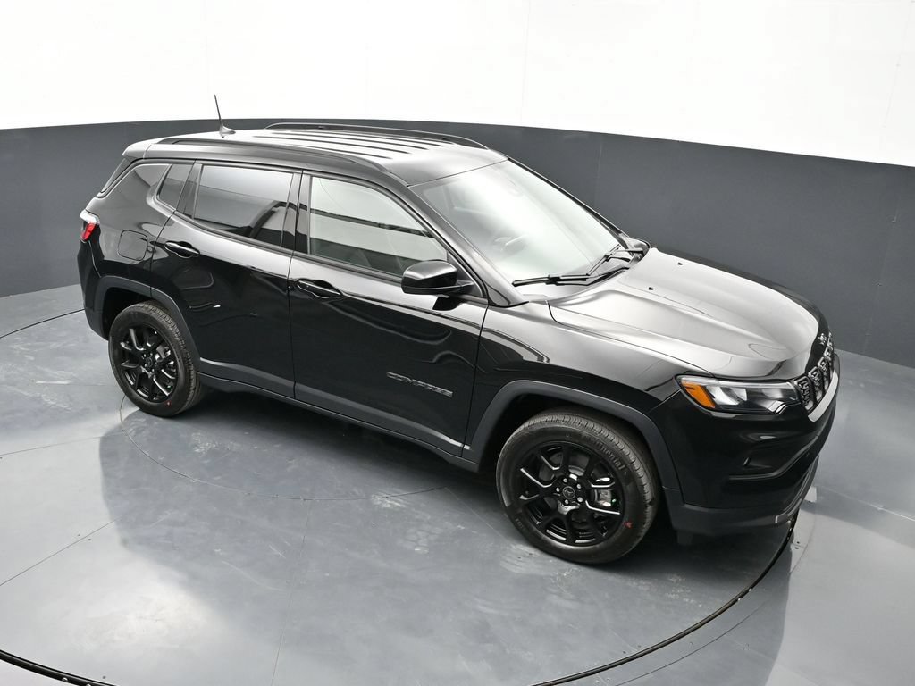 Used 2026 Jeep Compass Latitude AWD/4WD image 29