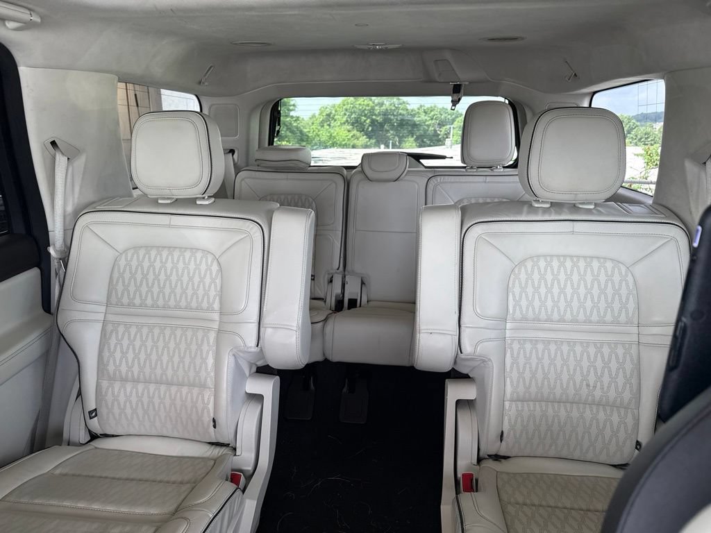 Used 2020 Lincoln Navigator Black Label w/ Cargo Convenience Package AWD/4WD image 23