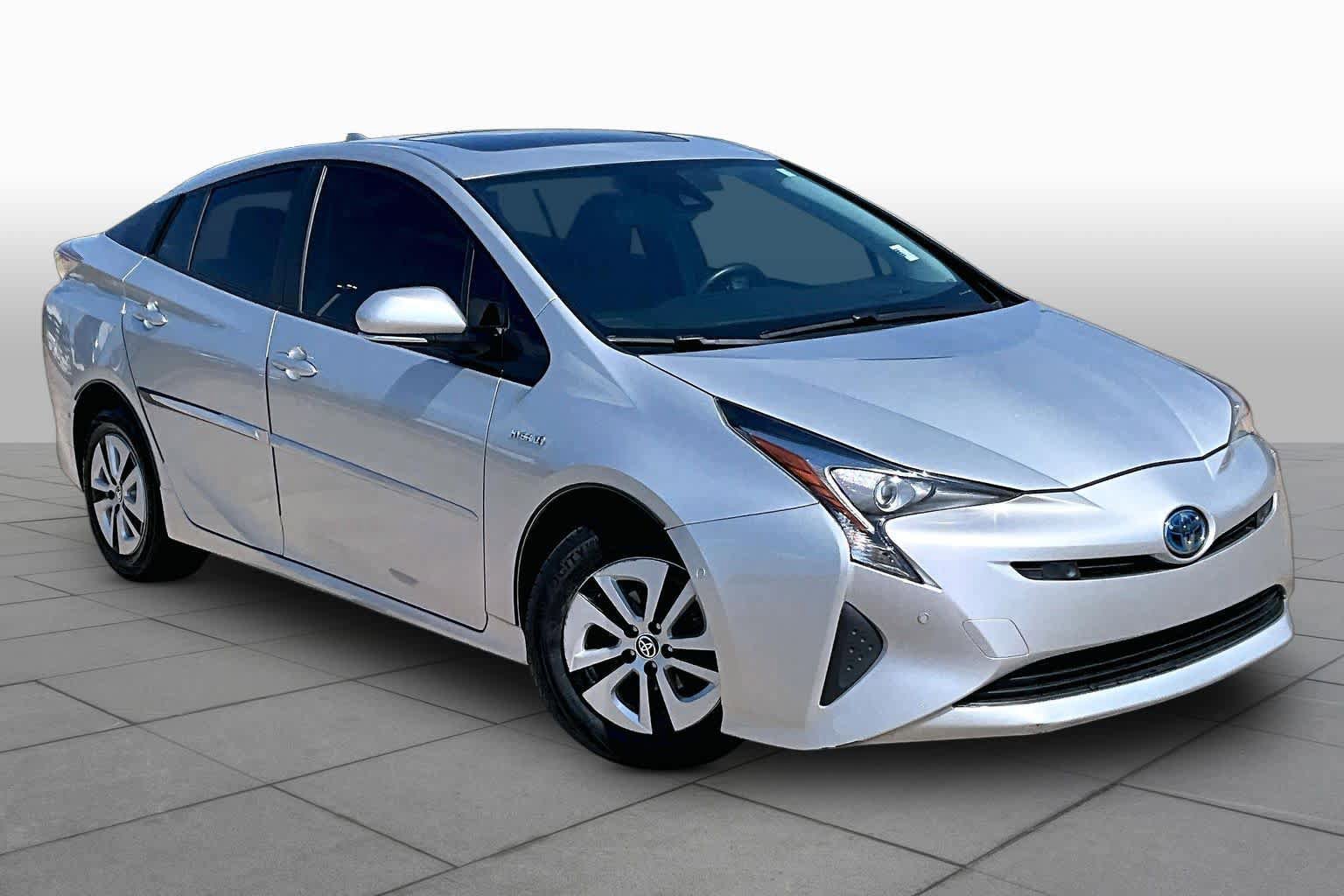 Used 2017 Toyota Prius Four w/ Advanced Technology Package FWD image 3