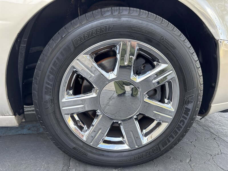 Used 2007 Cadillac DTS w/ Trunk Convenience Package FWD image 15