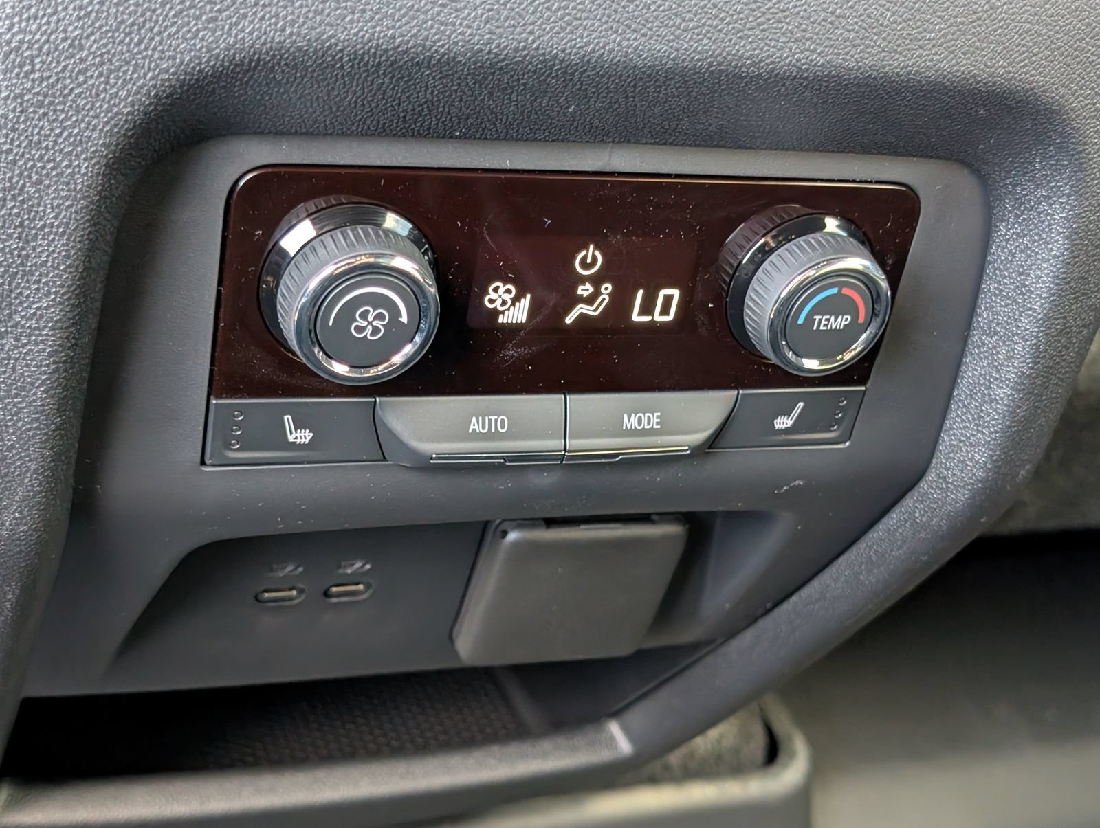 New 2027 Chevrolet Traverse RS w/ LPO, Floor Liner Package FWD image 15