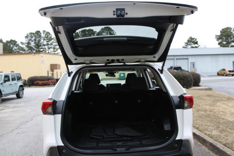 Used 2020 Toyota RAV4 XLE AWD/4WD image 16