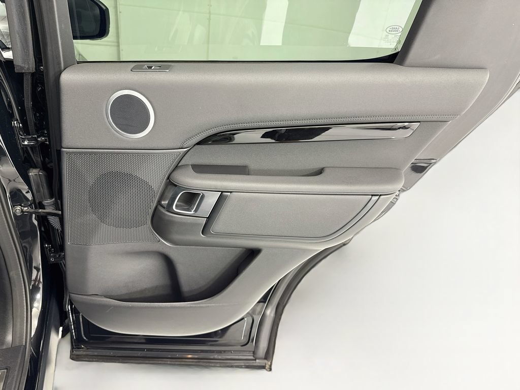 Certified 2025 Land Rover Discovery S AWD/4WD image 26