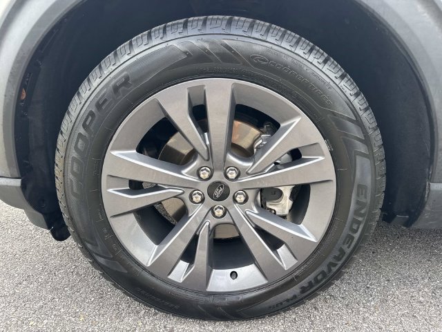 Used 2022 Ford Explorer XLT w/ Equipment Group 202A RWD image 9