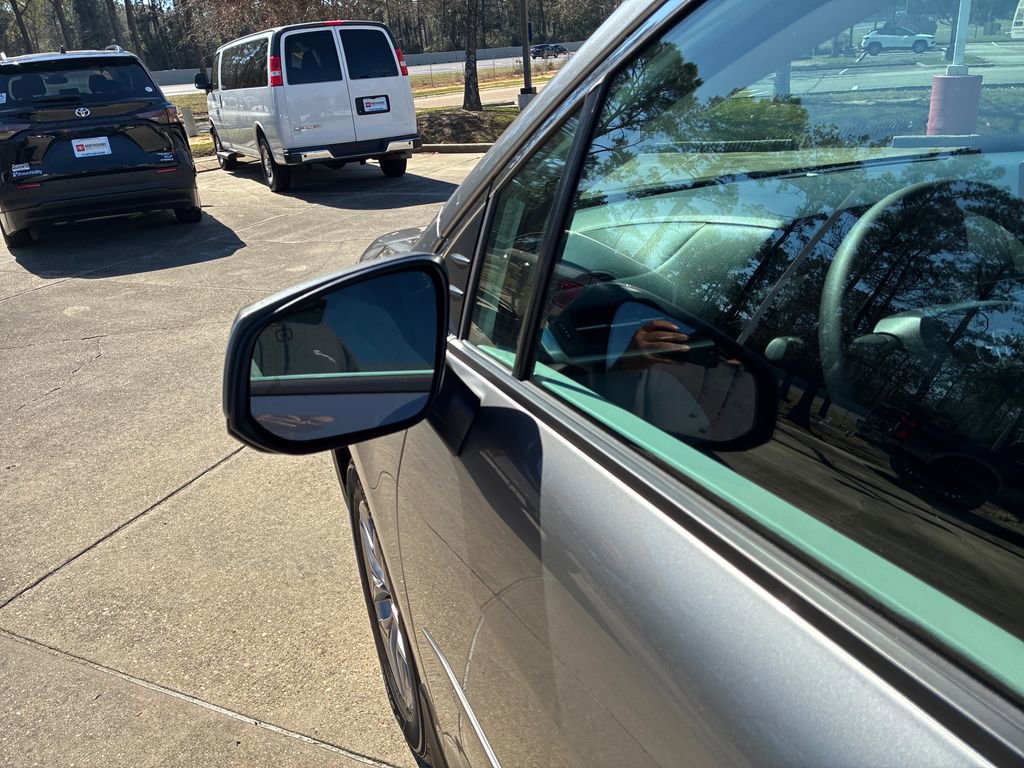 New 2026 Toyota Sienna LE image 14