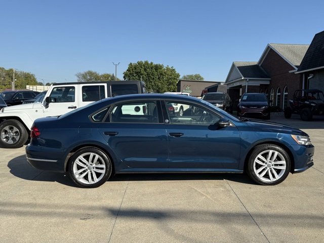 Used 2019 Volkswagen Passat 2.0T Wolfsburg image 16