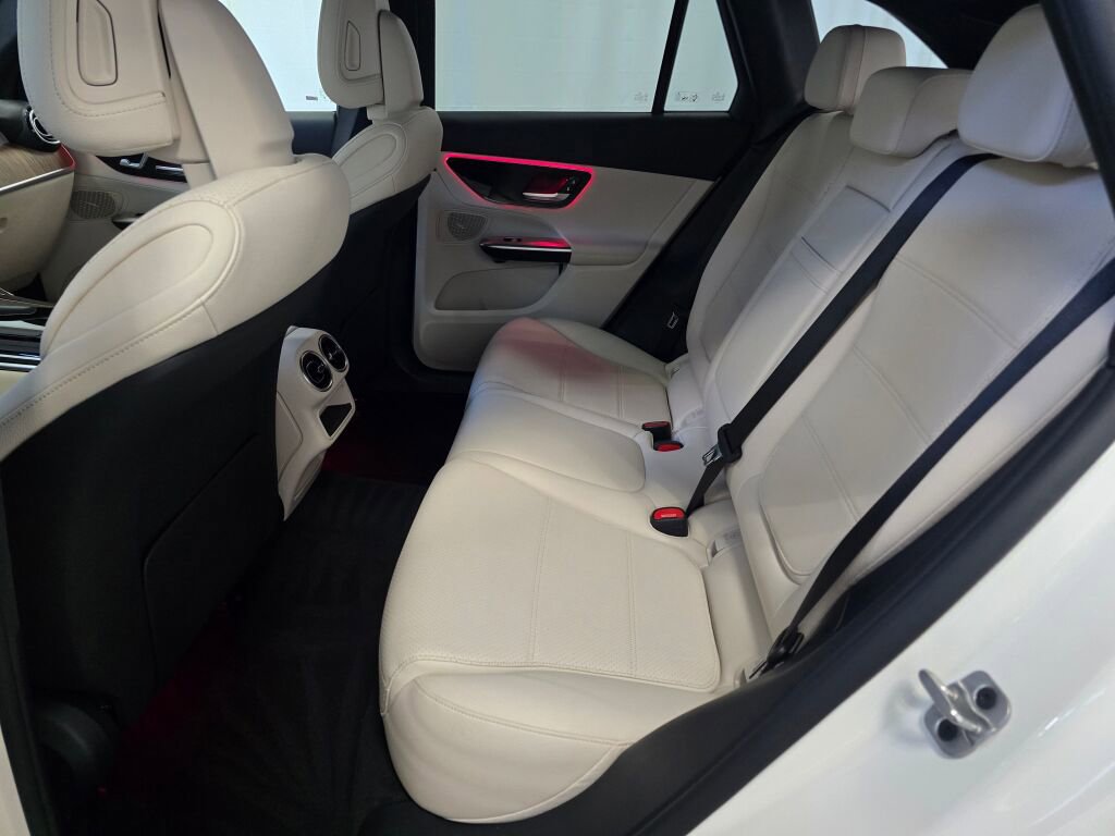 Used 2025 Mercedes-Benz GLC 300 GLC 300 image 18