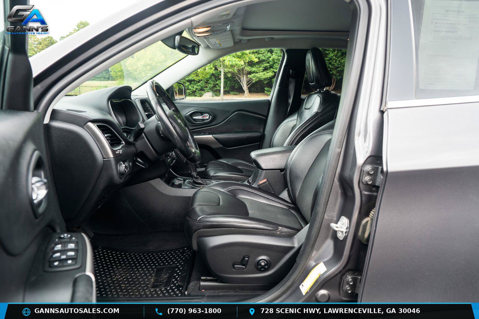 Used 2019 Jeep Cherokee Latitude Plus w/ Comfort/Convenience Group AWD/4WD image 17