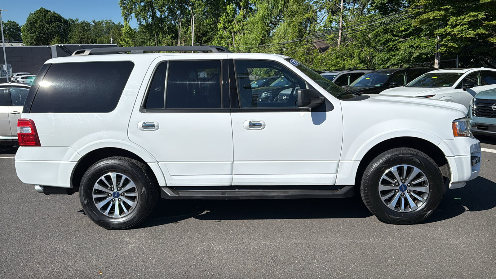 Used 2017 Ford Expedition XLT AWD/4WD image 24