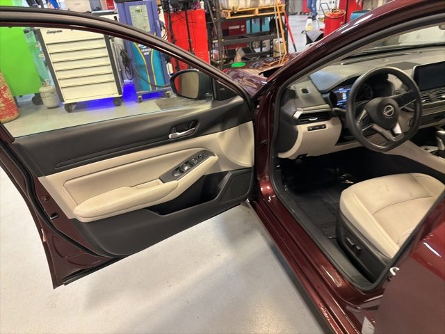 Used 2024 Nissan Altima 2.5 SV image 17