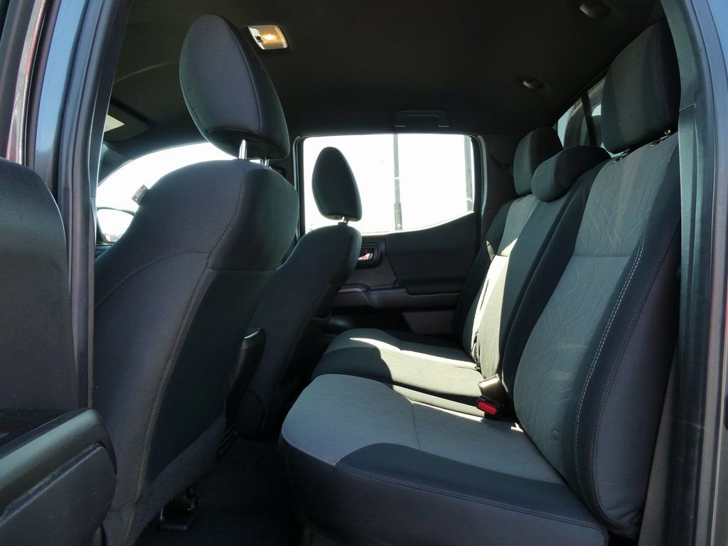 Used 2022 Toyota Tacoma TRD Off-Road w/ Technology Package image 18