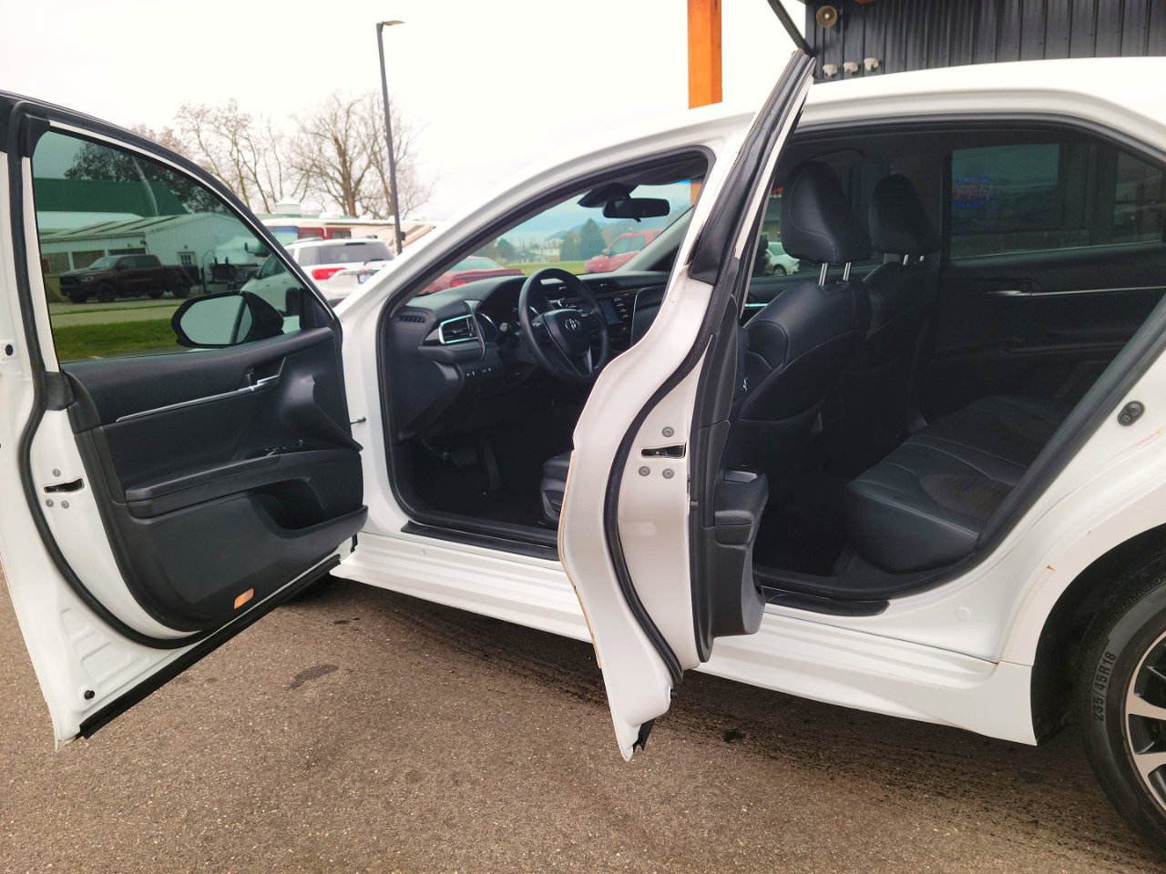 Used 2018 Toyota Camry SE image 7