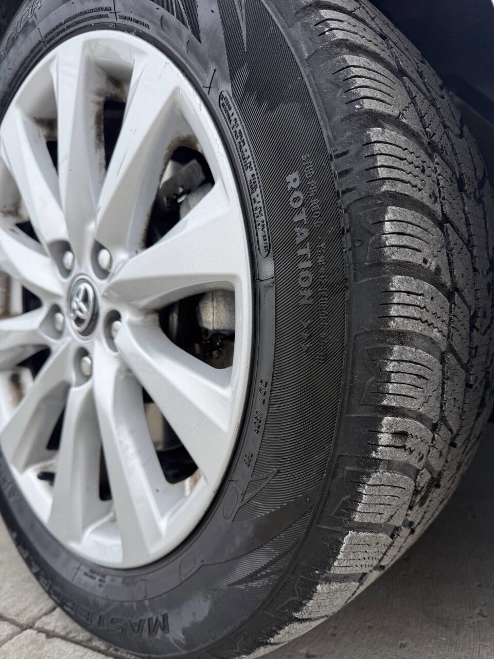 Used 2020 Toyota Camry LE image 8