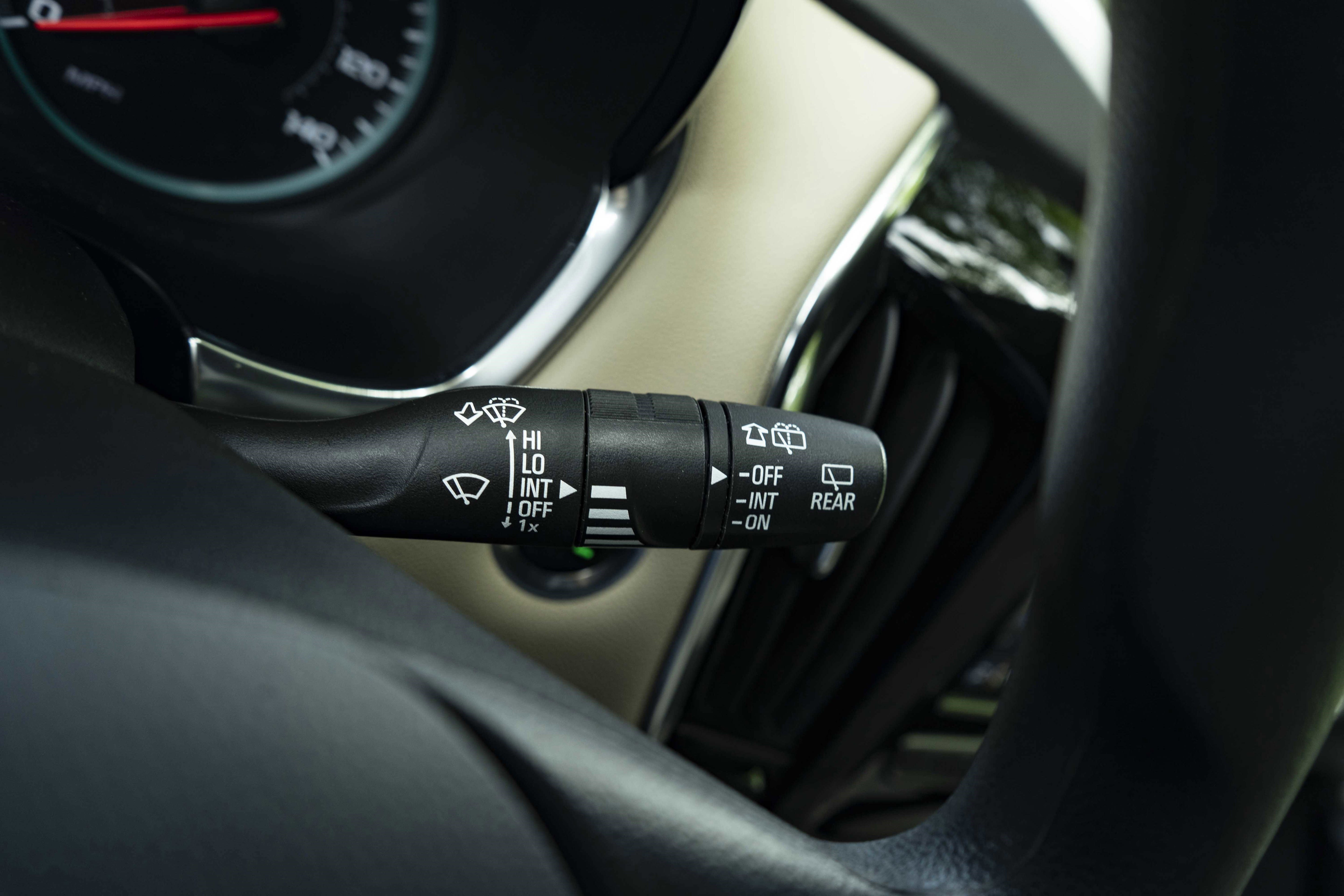 Used 2023 Chevrolet Traverse LS FWD image 25