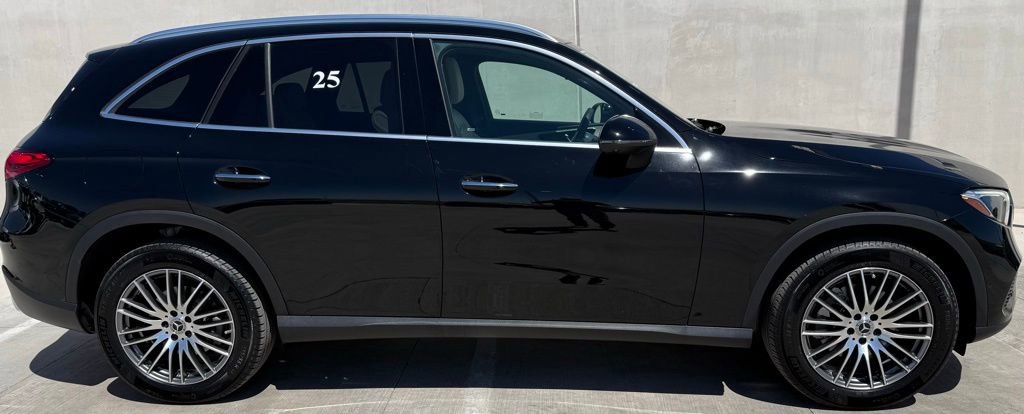 Used 2025 Mercedes-Benz GLC 300 image 4