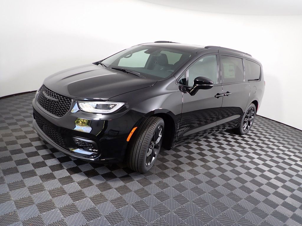 New 2026 Chrysler Pacifica Select w/ S Appearance Package image 8