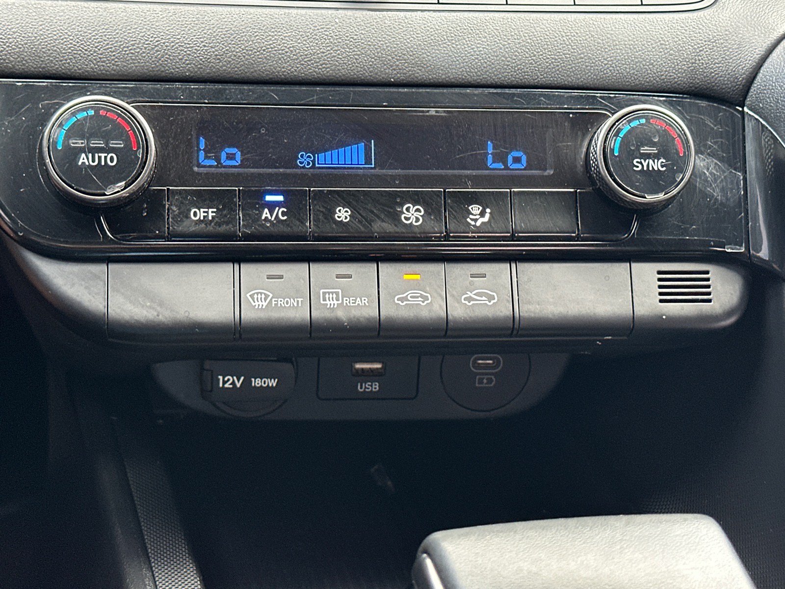 Used 2025 Hyundai Elantra SEL FWD image 14