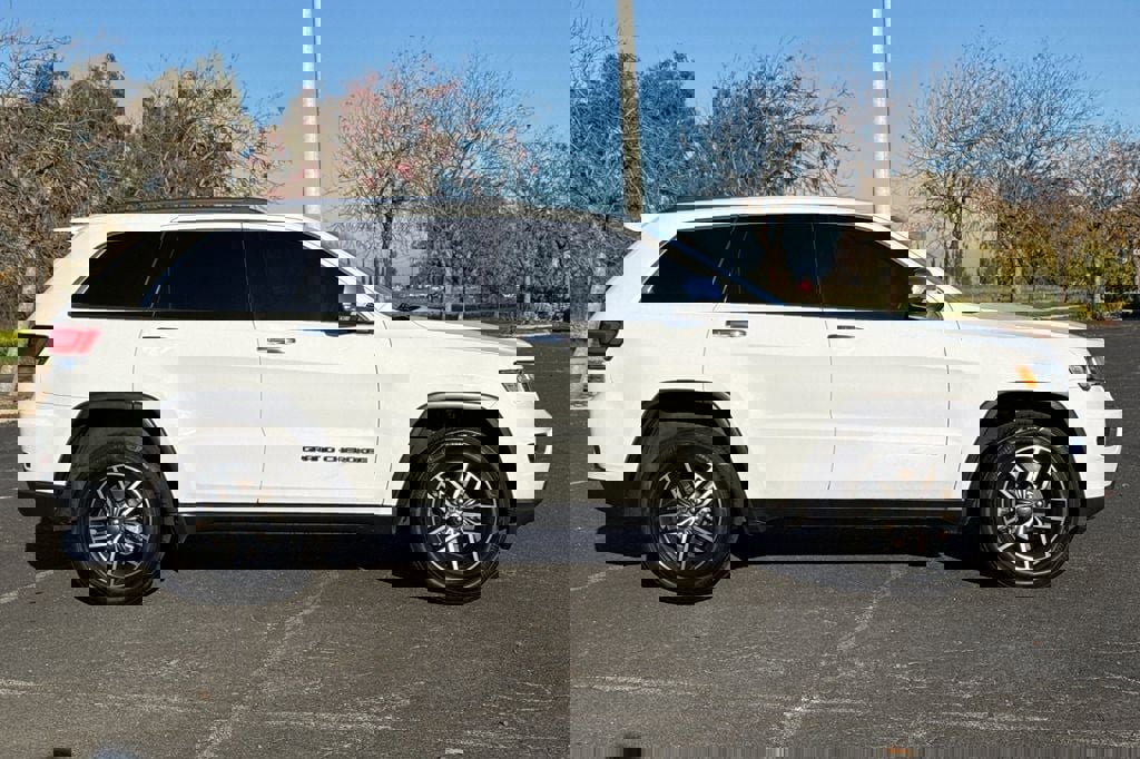 Used 2021 Jeep Grand Cherokee Limited w/ Luxury Group II image 3