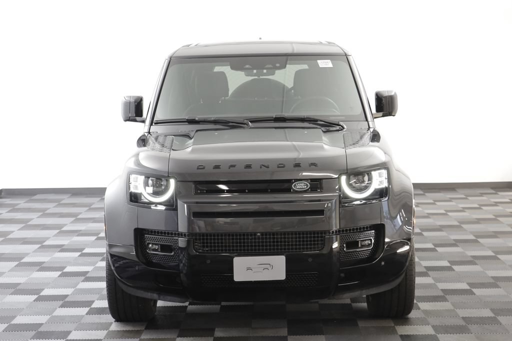 Certified 2025 Land Rover Defender 110 X-Dynamic SE AWD/4WD image 23