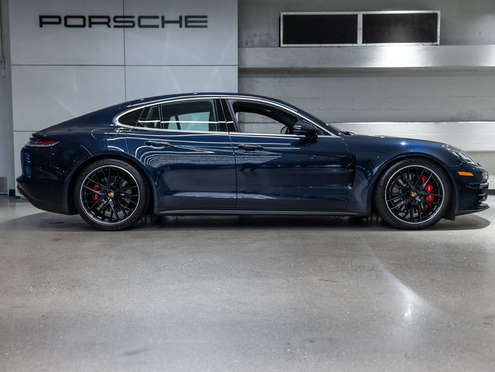Certified 2022 Porsche Panamera 4S AWD/4WD image 9