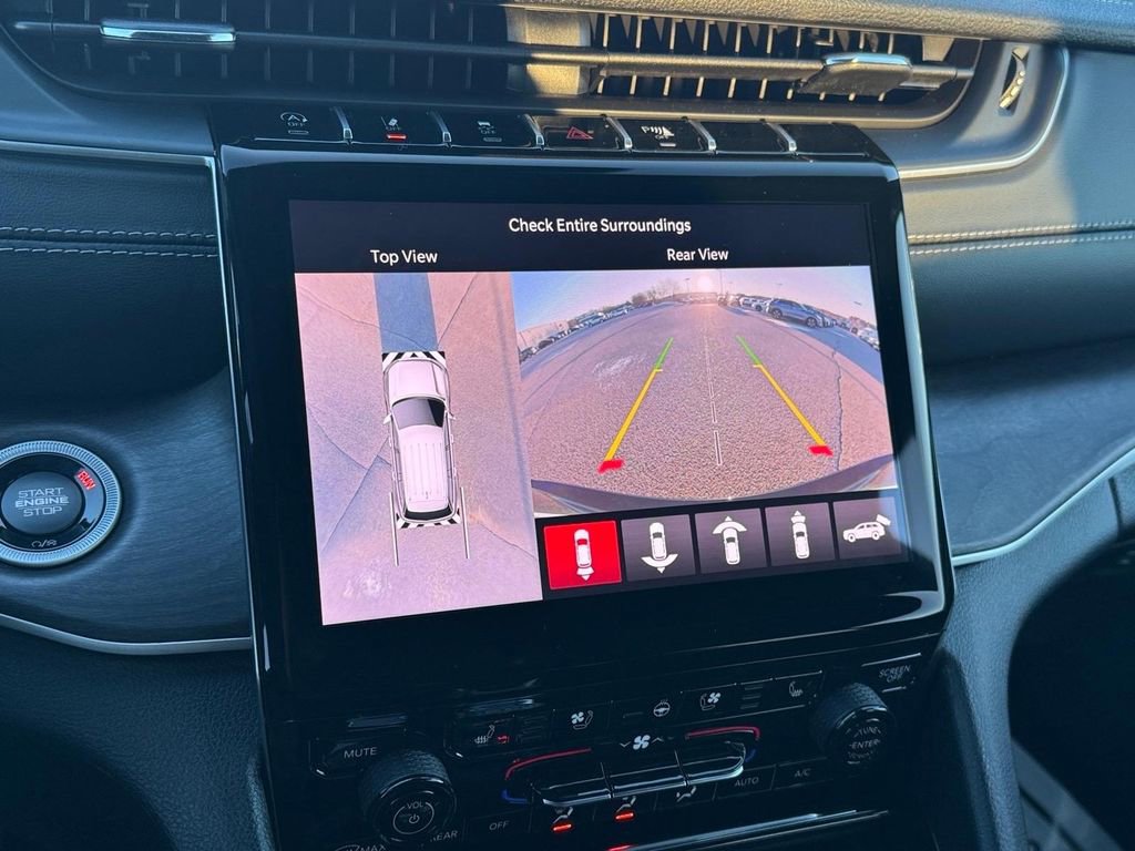 New 2025 Jeep Grand Cherokee Limited w/ Luxury Tech Group II image 25