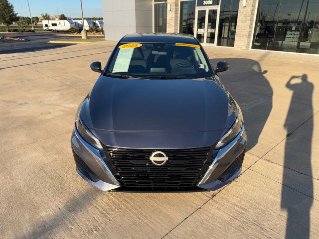 Used 2025 Nissan Altima 2.5 SV image 7