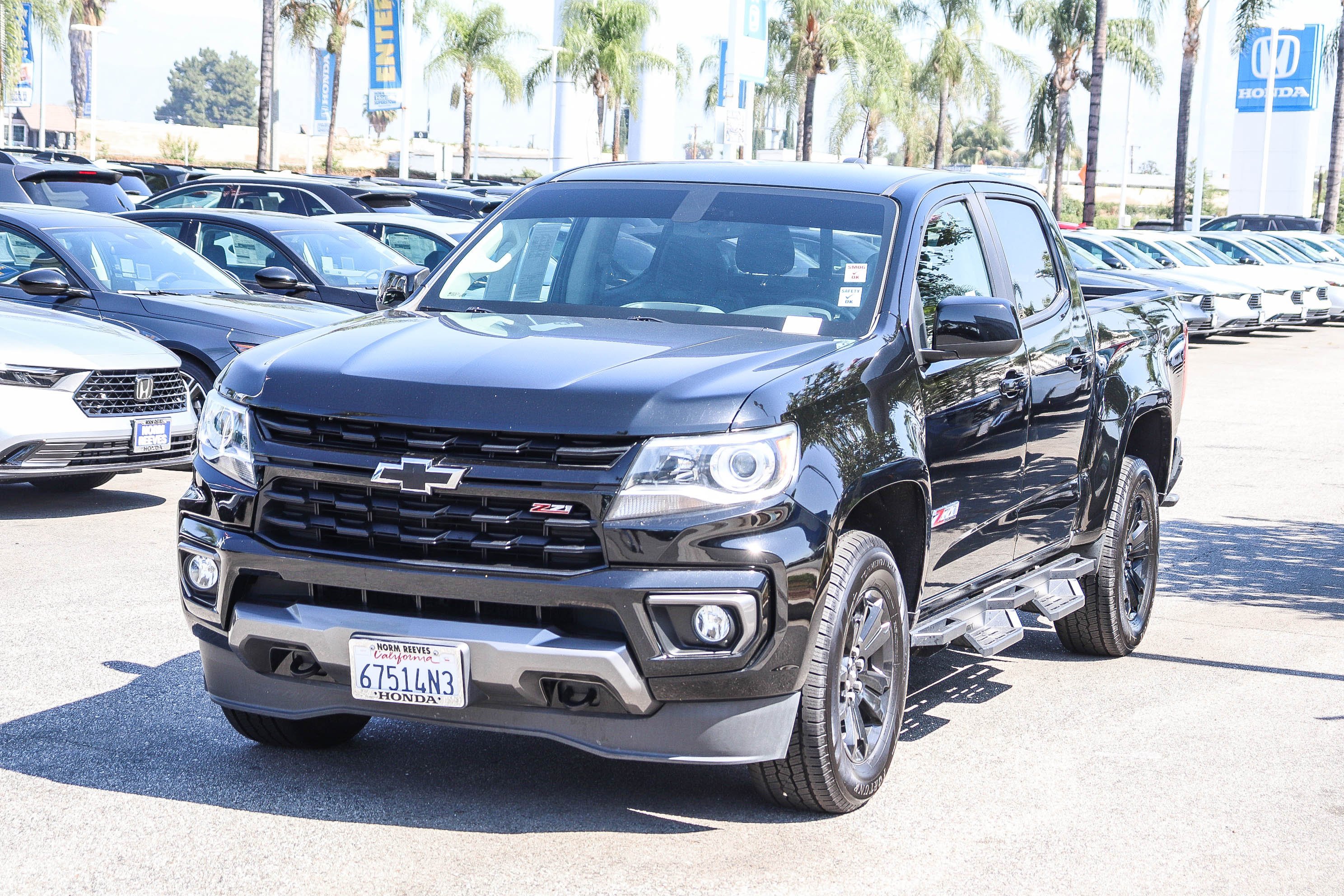 Used 2022 Chevrolet Colorado Z71 w/ Z71 Midnight Edition AWD/4WD image 3