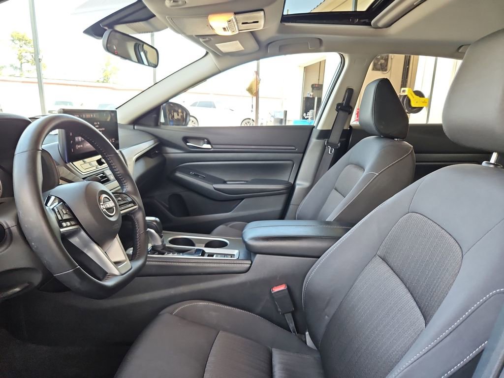 Used 2025 Nissan Altima 2.5 SV w/ SV Premium Package FWD image 23