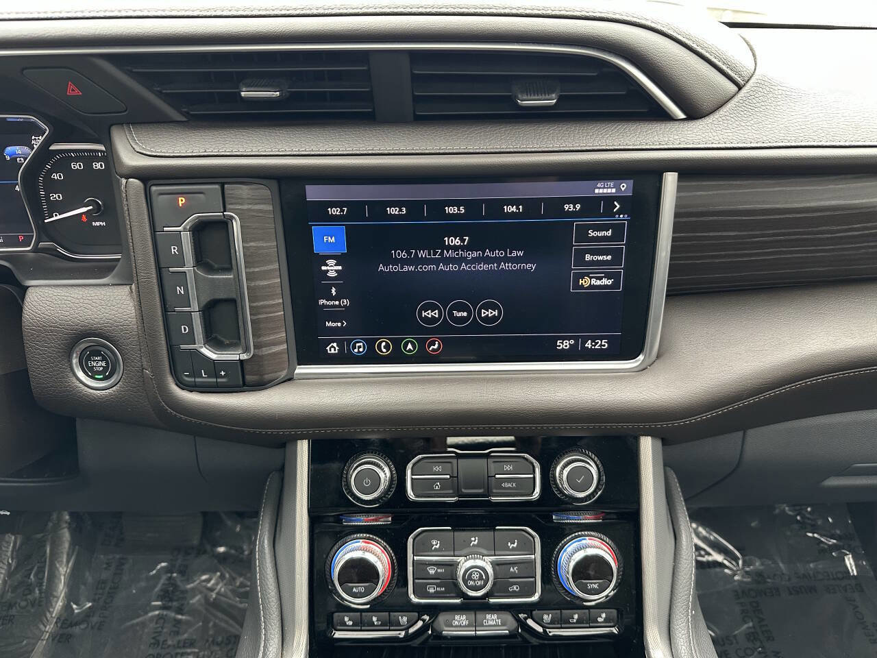 Used 2021 GMC Yukon Denali w/ Denali Premium Package image 18