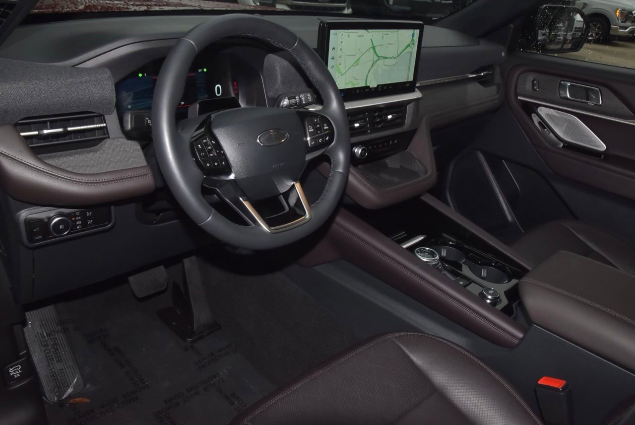 Certified 2025 Ford Explorer Platinum RWD image 34
