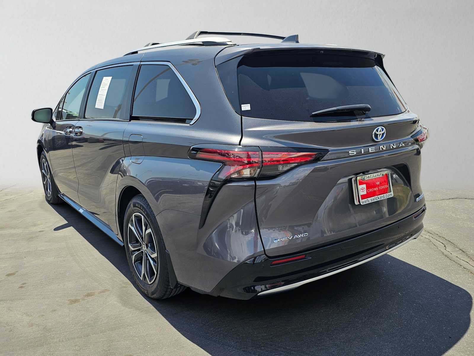 Certified 2025 Toyota Sienna Platinum AWD/4WD image 5