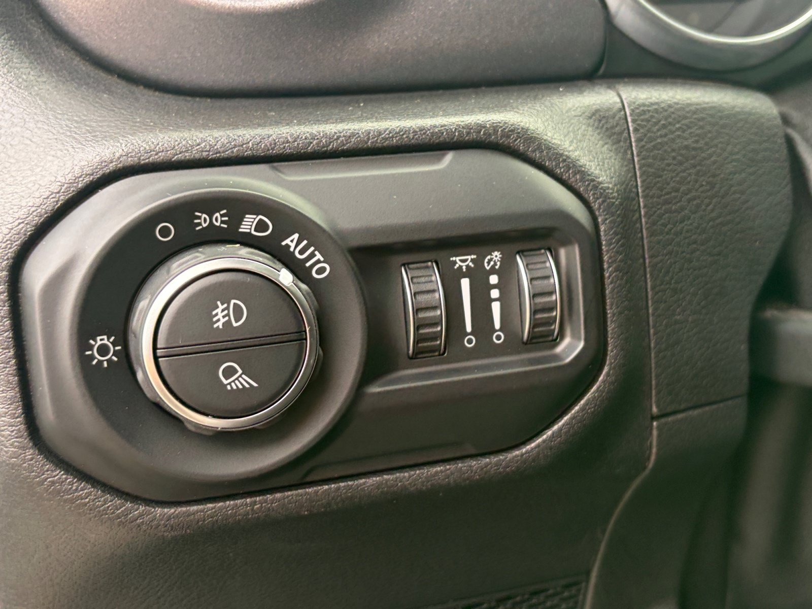 Used 2021 Jeep Gladiator Mojave w/ LED Lighting Group AWD/4WD image 34