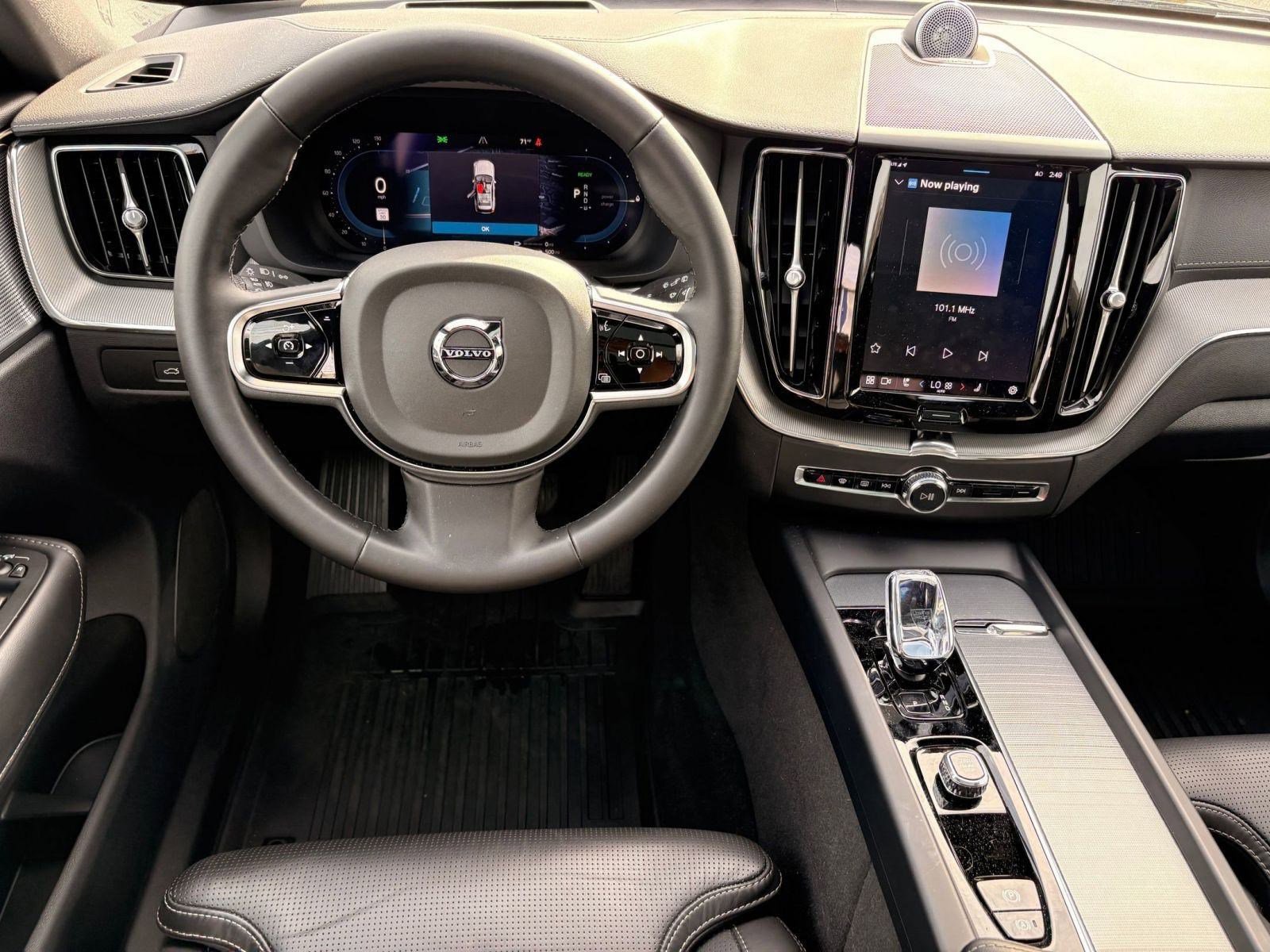 Certified 2024 Volvo XC60 T8 Ultimate w/ Protection Package Premier image 22