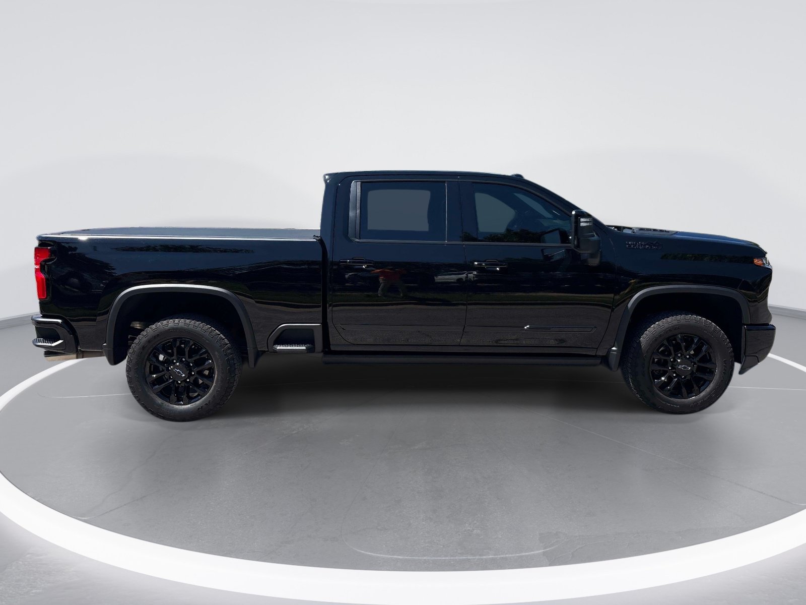 Used 2025 Chevrolet Silverado 2500 High Country w/ Midnight Edition AWD/4WD image 9