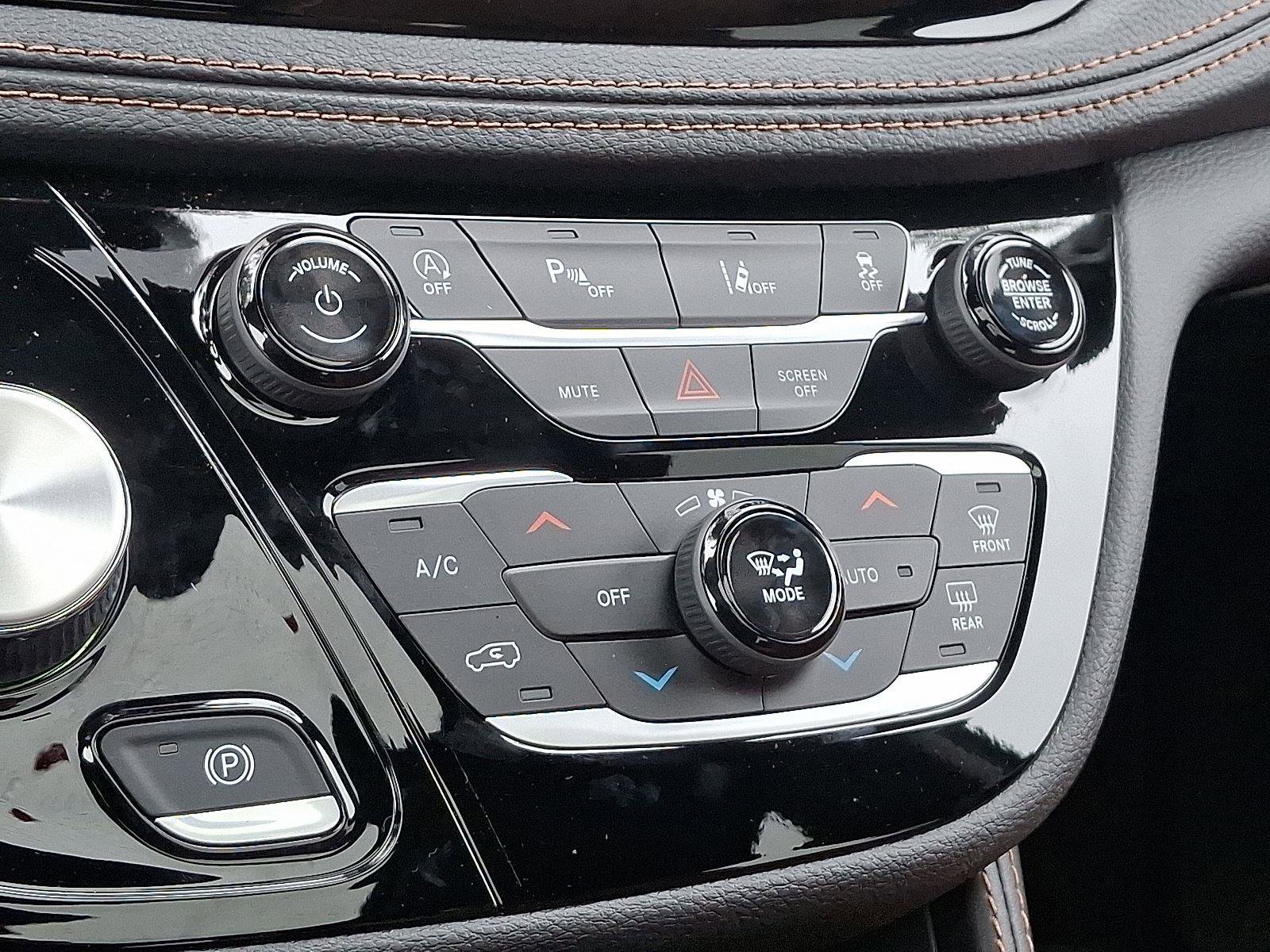 New 2026 Chrysler Pacifica Pinnacle image 9