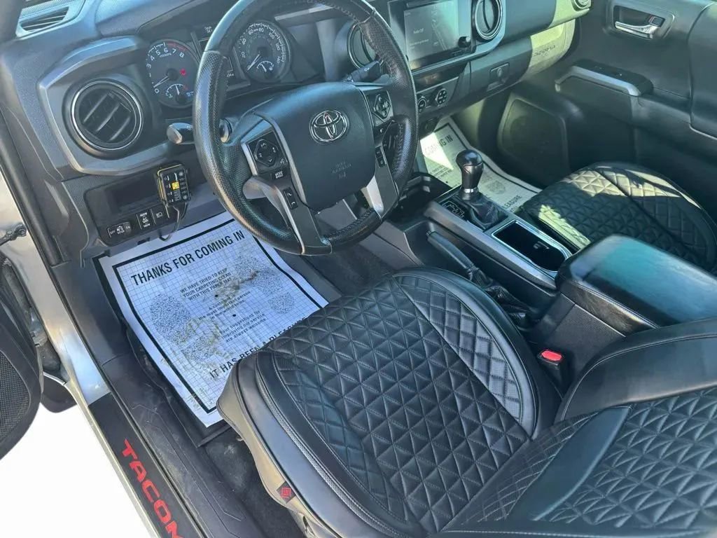 Used 2018 Toyota Tacoma TRD Off-Road w/ Technology Package image 10