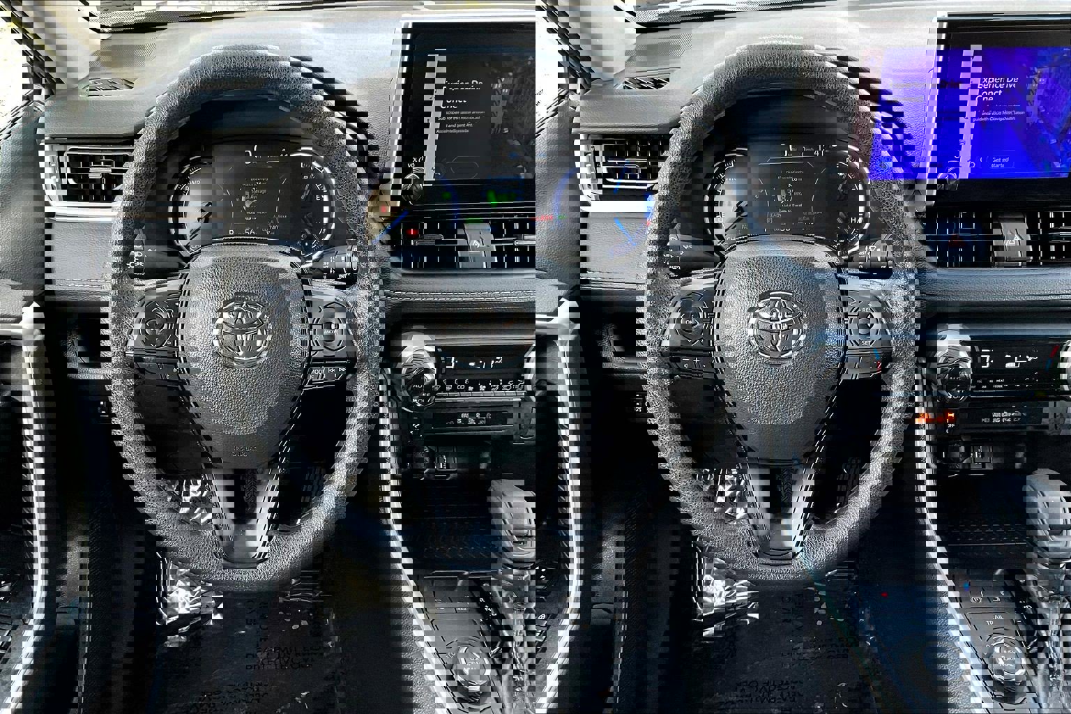 Used 2025 Toyota RAV4 XLE image 5